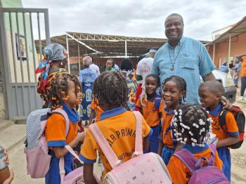 ANGOLA, 50 ANOS DE LUZES E SOMBRAS