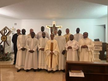 INSTITUIÇÃO DE LEITORES E ACÓLITOS 