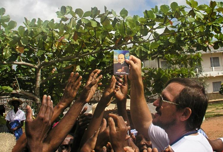 Uma passagem da rua para casa