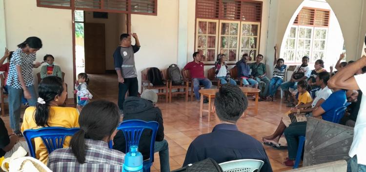 IDE-Bible-Sharing-in-Maumere.jpg